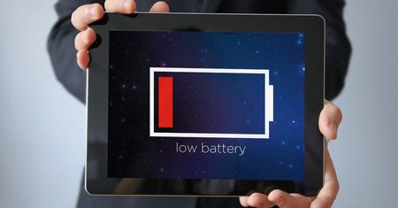 Padł ostatni bastion długodystansowców. Nie chcemy już dobrych baterii w smartfonach?