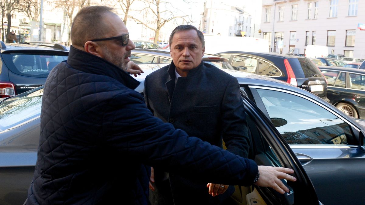 Leszek Czarnecki
Jakub Kami�ski
badanie, komisja nadzoru finansowego, komisji, Leszek Czarnecki, nagranie, okr�gowa, prokuratura, wariograf, wykrywacz k�amstw, zeznania w sprawie knf