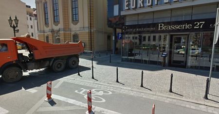 Wrocław. Nie zauważył człowieka. Na bruku została plama krwi