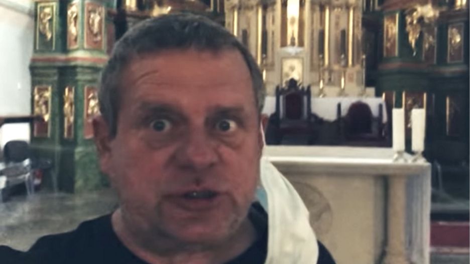 Kazik nagrywał ujęcia do klipu w różnych miejscach, m.in. w kościele