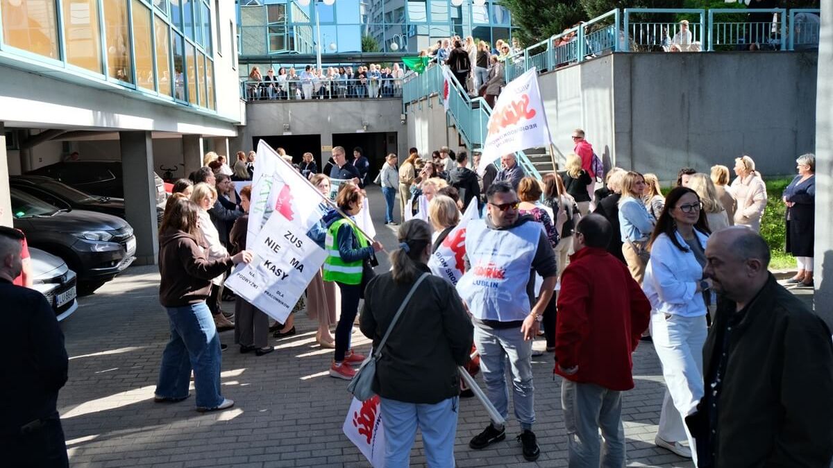 Strajk ostrzegawczy pracowników ZUS w Lublinie