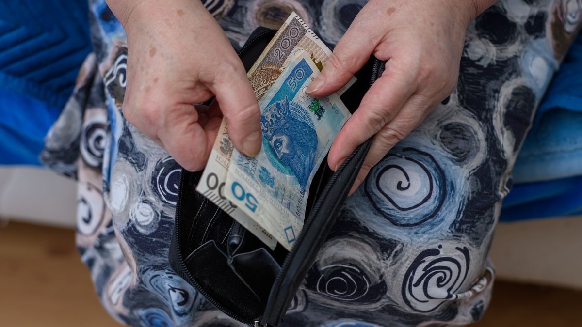 Wypłaty "trzynastek" trafiły już do ponad 2 mln Polaków