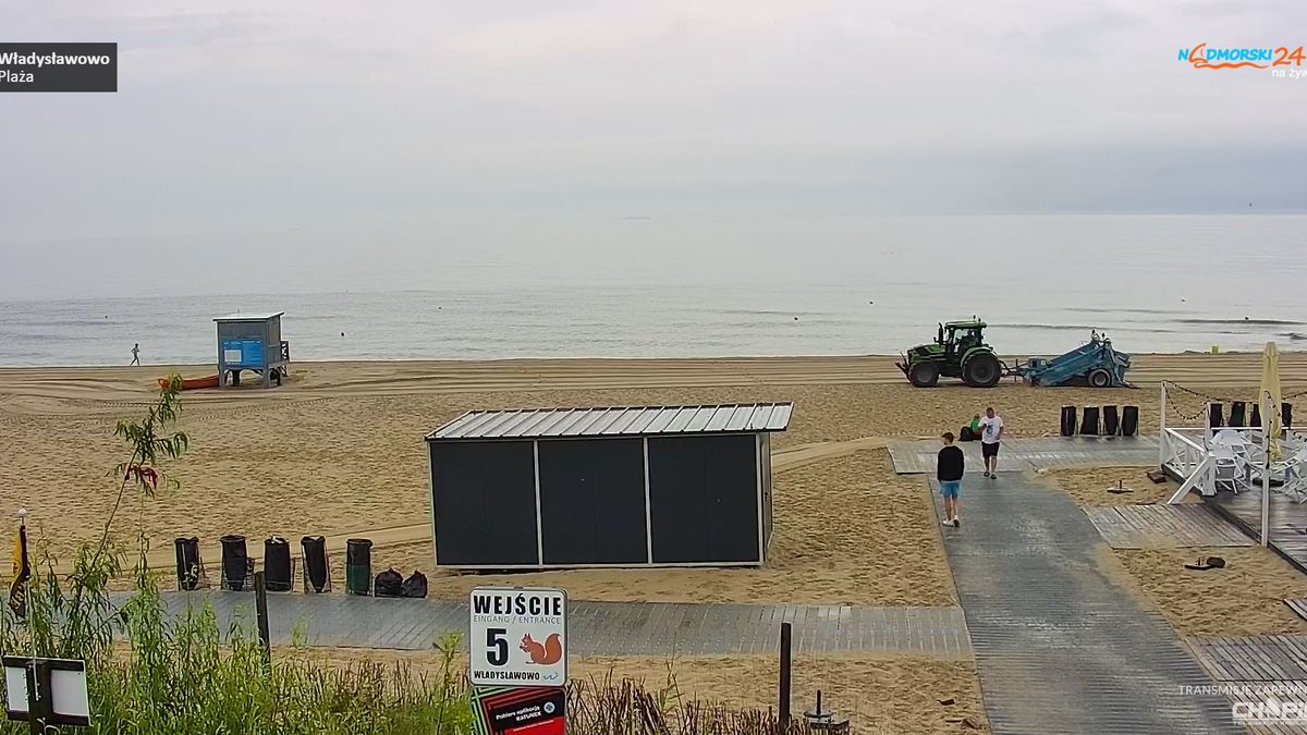 Władysławowo. Przygotowania plaży rozpoczęły się o poranku