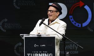 Rob Schneider chce przywrócenia poboru w USA. Sam nigdy nie był w wojsku