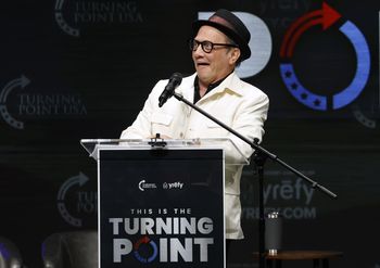 Rob Schneider chce przywrócenia poboru w USA. Sam nigdy nie był w wojsku