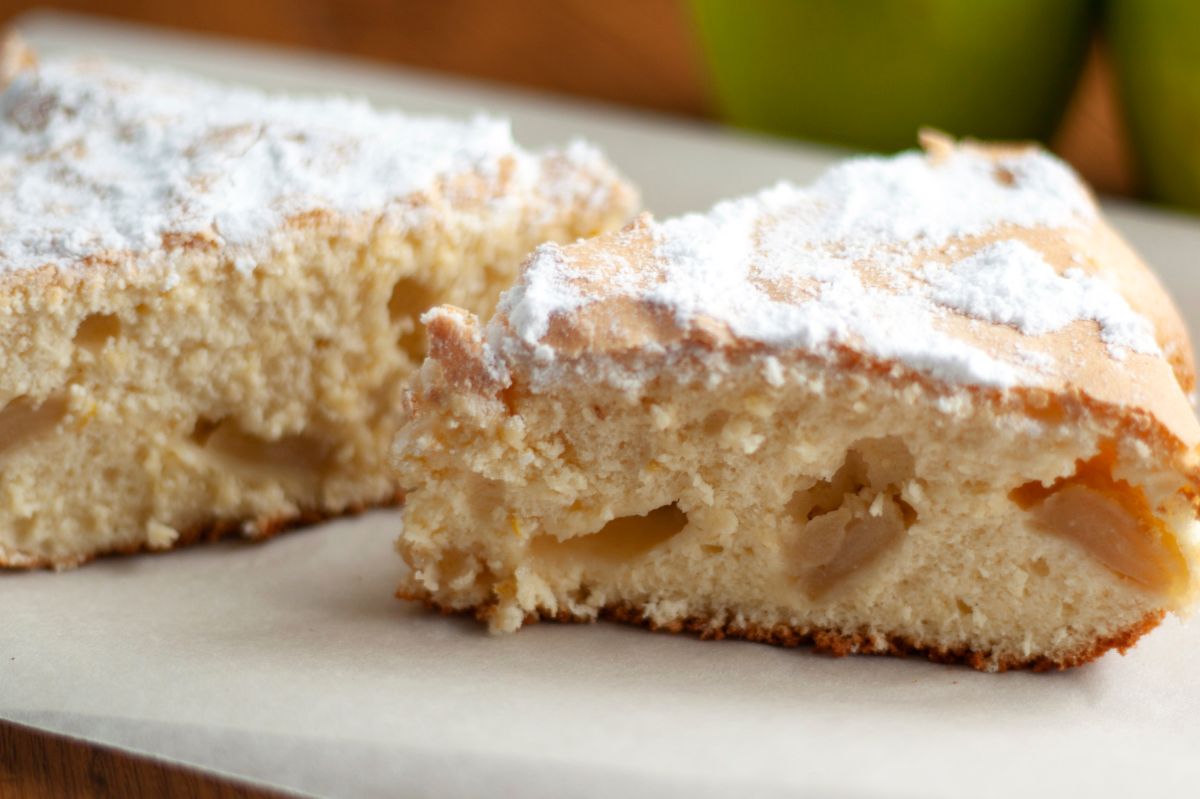 Autumn delight: Irresistible apple sponge cake recipe