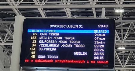 Przyjeżdża pociąg, autobusu nie ma. Brak integracji niszczy transport publiczny w mieście. „Firmy taksówkarskie zbijają fortunę”
