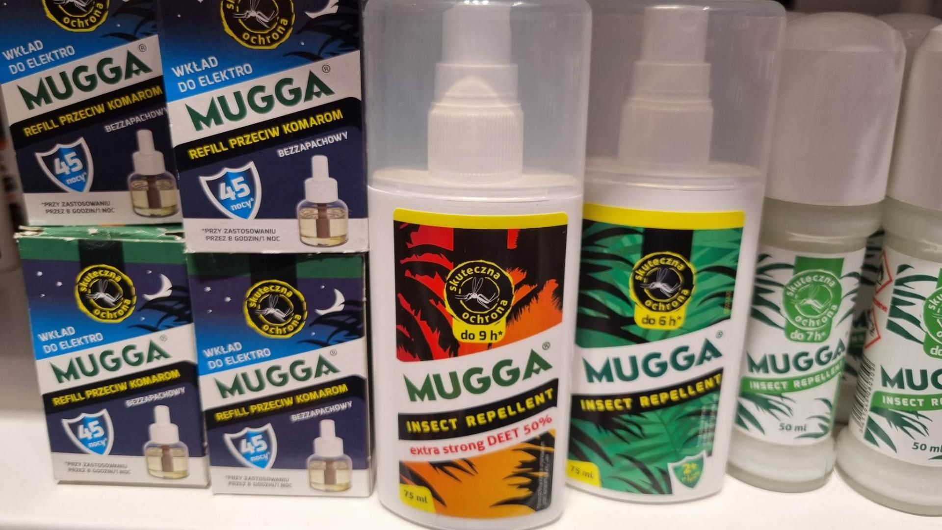 Mugga Extra Strong. Skład: DEET 50 proc., etanol 383,1 g/L, benzoesan denatonium 0,01 g/l oraz frakcje olejków roślinnych