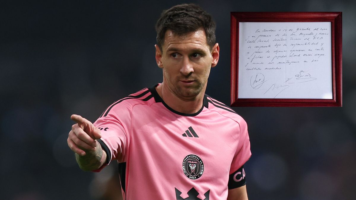 Na zdjęciu Lionel Messi. W ramce słynna serwetka
