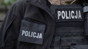 Dramatyczna interwencja policji w Trzciance. Padły strzały, są ranni, przed blokiem znaleziono ciało mężczyzny