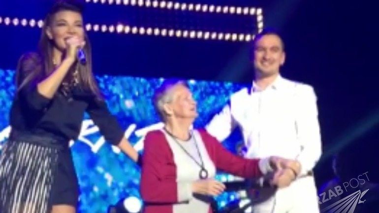 Edyta Górniak na koncercie w Poznaniu zaprosiła na scenę 80-letnią babcię Kazię