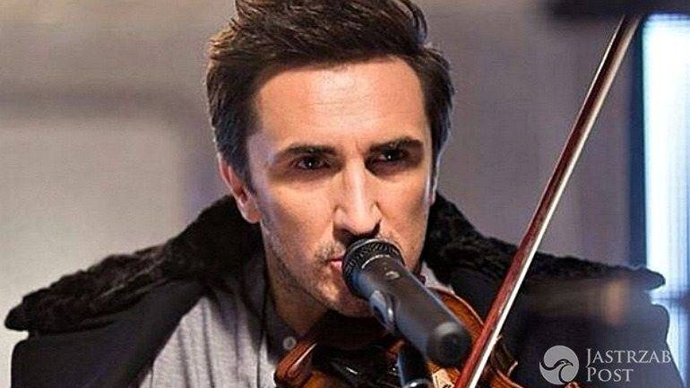 Sebastian Karpiel-Bułecka z gołą klatą