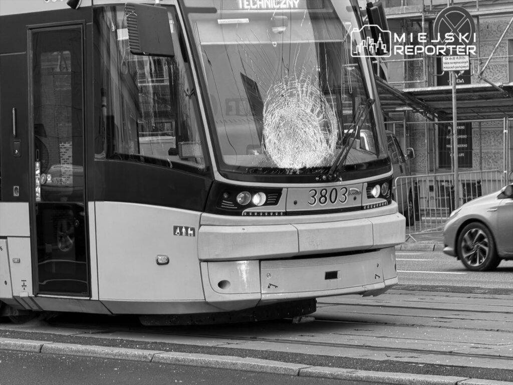Warszawa: Nie żyje 43-latek potrącony przez tramwaj w centrum