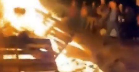 Kapłan spalił na stosie książki o Harrym Potterze. "Narzędzia szatana"