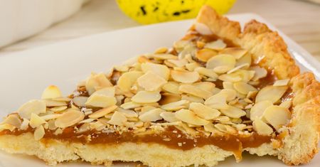 Kruchy mazurek napakowany bakaliami. Będzie ozdobą świątecznego stołu