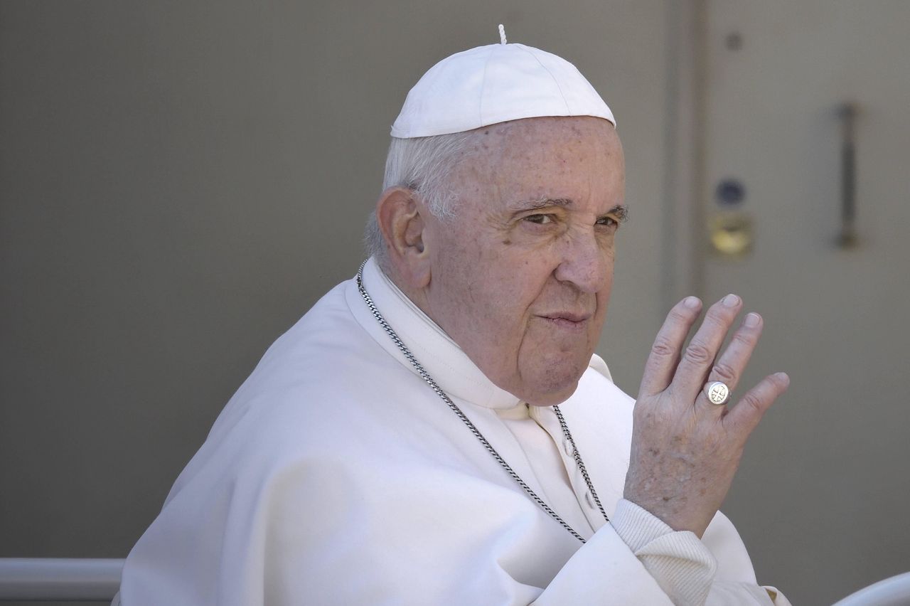 Papież po operacji, są nowe doniesienia z Watykanu