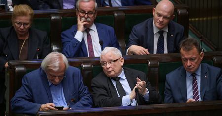 Narada na Nowogrodzkiej. Zebrała się wierchuszka PiS
