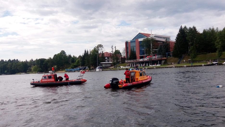 Jezioro Tałty. 21-latek wypadł za burtę jachtu 