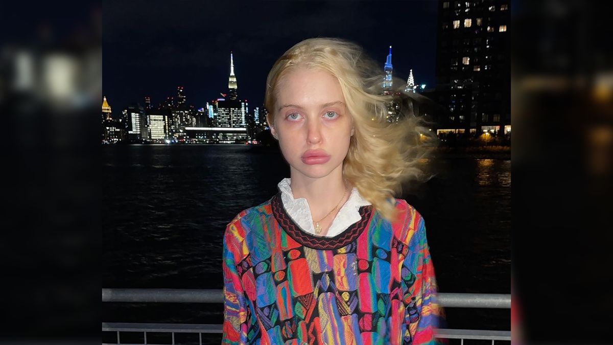 Twarz w "lobotomy-chic" musi być rozluźniona, a spojrzenie nieobecne.