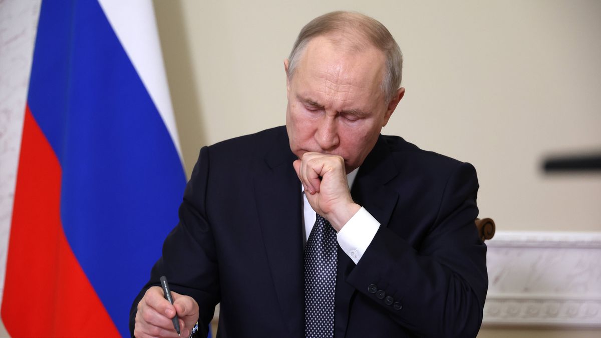 Russian President Putin takes part via videoconference in event on the occasion of Mariupol's tram traffic resumption
epa10604525 Russian President Vladimir Putin takes part in an event on the occasion of the tram traffic resumption in Mariupol, the Russian-controlled city in Ukraine's Donetsk region, via video conference call, in St. Petersburg, Russia, 02 May 2023. Nearly 5,000 new apartments are planned to be commissioned in Mariupol this year, Russian Deputy Prime Minister Marat Khusnullin said on 02 May. Some 26 thousand builders are currently working on the restoration of the city. Mariupol had seen a long battle for its control between Ukrainian and Russian forces as well as a siege, with hostilities lasting from February to the end of May 2022. On 24 February 2022 Russian troops entered the Ukrainian territory in what the Russian president declared a 'Special Military Operation', starting an armed conflict that has provoked destruction and a humanitarian crisis.  EPA/MIKHAEL KLIMENTYEV/SPUTNIK/KREMLIN / POOL MANDATORY CREDIT 
Dostawca: PAP/EPA.
MIKHAEL KLIMENTYEV/SPUTNIK/KREMLIN / POOL