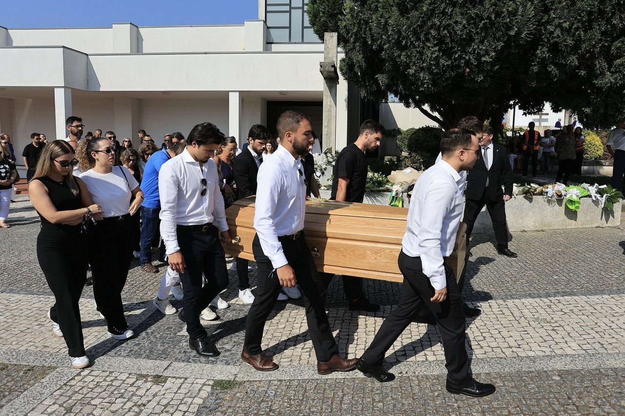 Pogrzeb Diogo Joty i jego brata. Piłkarza Liverpoolu żegna również Fernando Santos