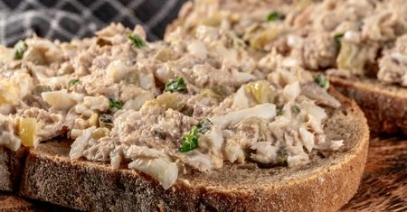 Solidna porcja białka i żelaza. Po takim śniadaniu nie będziesz podjadać, a mózg ruszy z kopyta