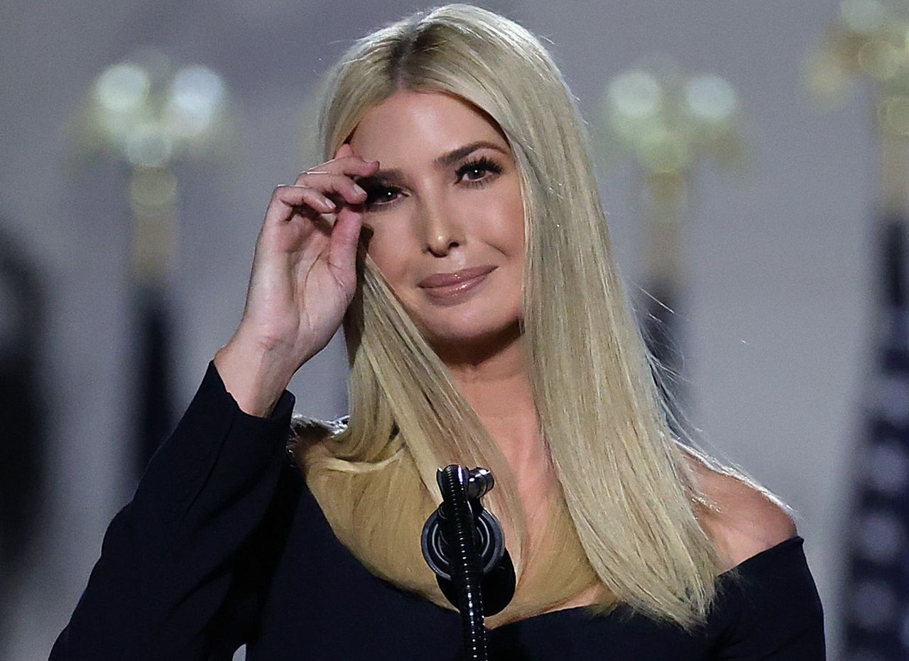 Wskoczyła w różową mini. Tak Ivanka Trump wyglądała na przyjęciu u Bezosa
