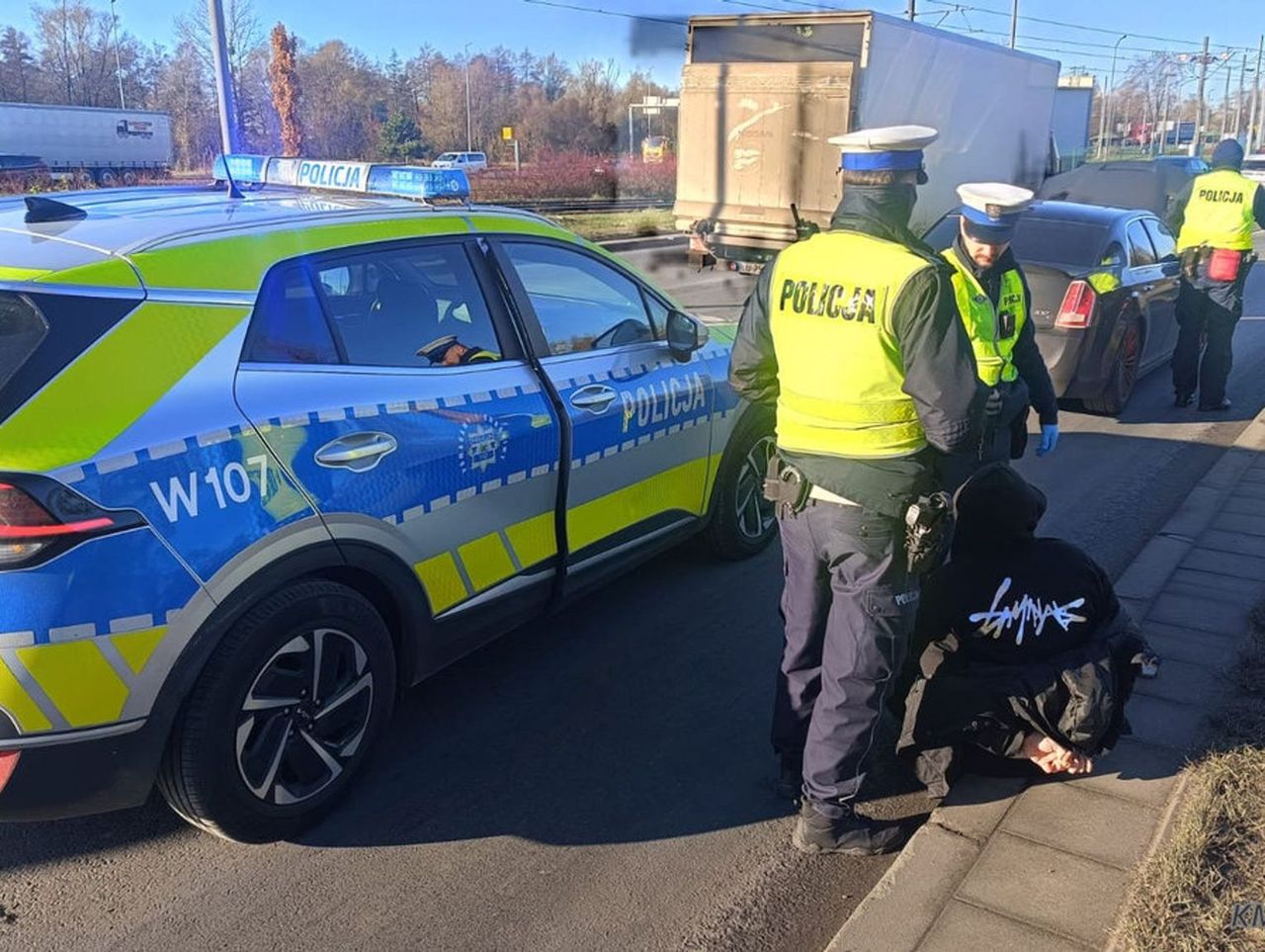 Szczecin: 26-latek z dożywotnim zakazem jazdy uciekał policji. Badanie wykazało, że jechał po narkotykach