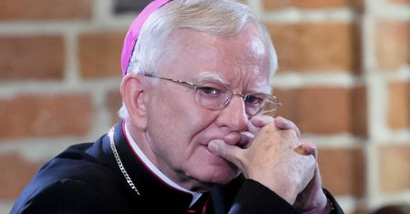 "Poderżnął gardło" kukle przedstawiającej biskupa. Grożą mu trzy lata więzienia
