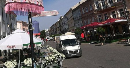 Lublin. Kierowcy nie przejmują się zakazem wjazdu na deptak