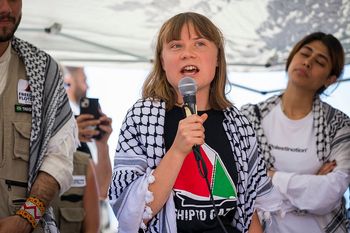 Media: Greta Thunberg straży się na warunki w izraelskim więzieniu
