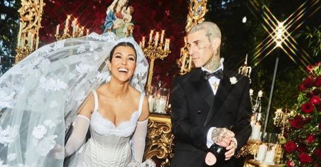 Kourtney Kardashian wzięła ślub w welonie z wizerunkiem Matki Boskiej. W sieci wrze