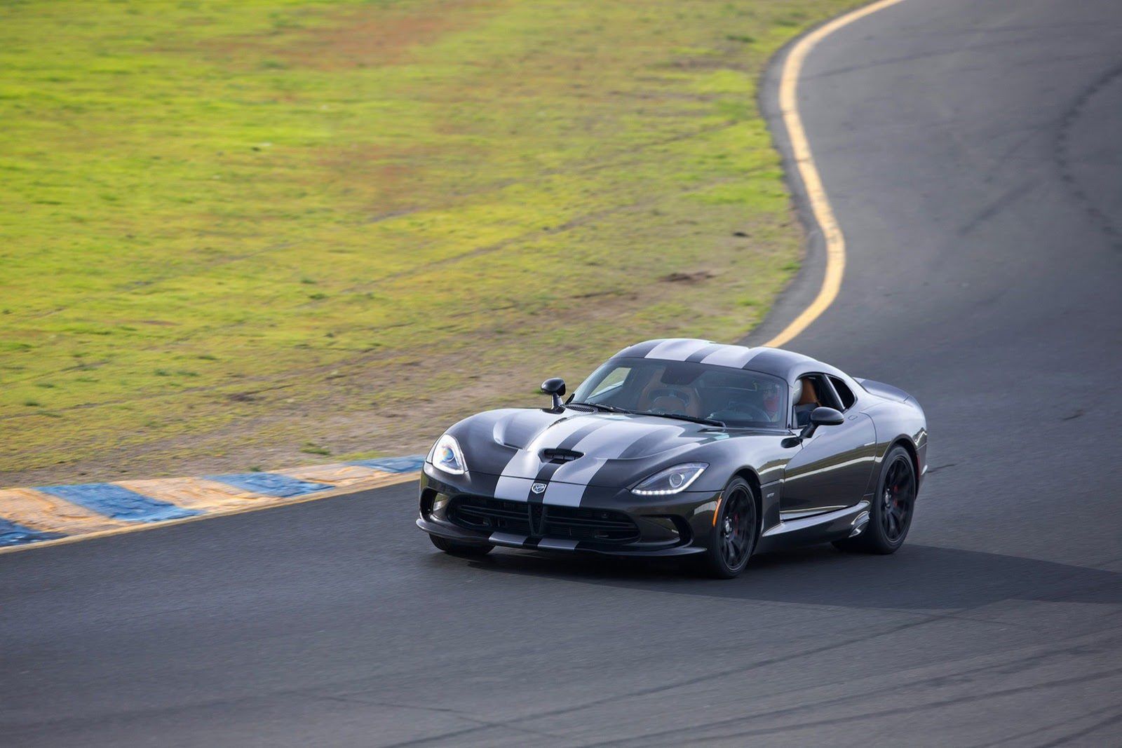2013 SRT Viper - w żółci, czerwieni, czerni i niebieskim [aktualizacja] 39
