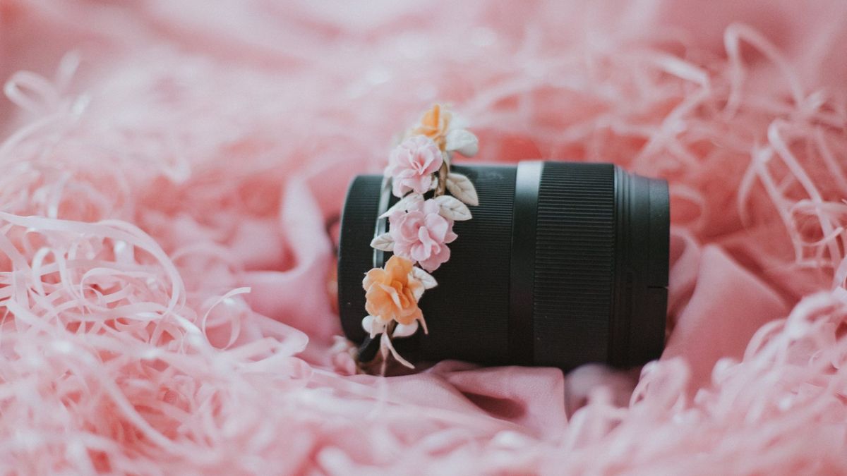 Pokazała, jak bardzo kocha fotografię. Zrobiła sesję noworodkową... obiektywu?! 1