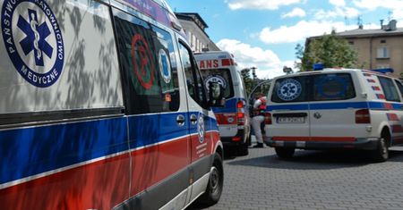 Płońsk. 33-latek ukradł karetkę. Chciał wrócić nią do domu