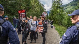 Morskie Oko: Gorąco na Palenicy Białczańskiej. Policja odgrodziła aktywistów