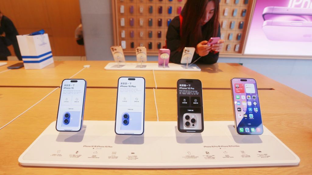 Largest Apple Store in Asia
SHANGHAI, CHINA - FEBRUARY 4, 2025 - Customers experience an iphone 16 at the flagship Apple store, the largest in Asia, in the Jing 'an Temple business district in Shanghai, China, February 4, 2025. (Photo credit should read CFOTO/Future Publishing via Getty Images)
CFOTO
china, chn