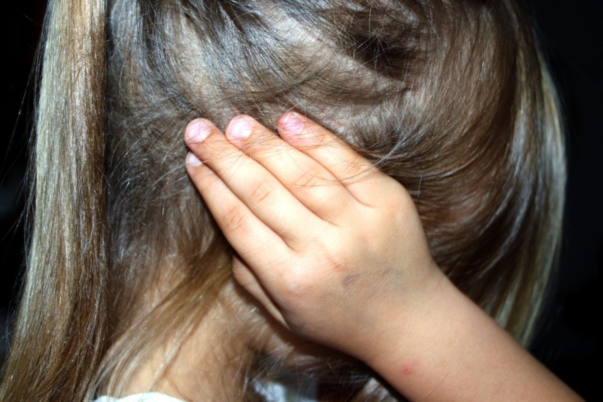 Przemoc w rodzinie zastępczej pod Wągrowcem? Dwójkę 4-letnich dzieci zabrano do szpitala