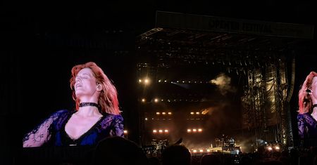 "Odłóżcie telefony". Florence Welch stworzyła na Open'erze moment, którego nie da się nagrać
