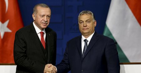 Rozszerzenie NATO. W co gra Orban? "Węgry będą czekać"