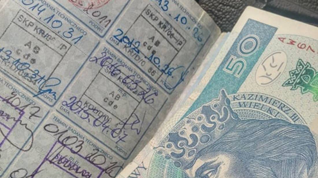 Dowód rejestracyjny podczas przeglądu technicznego