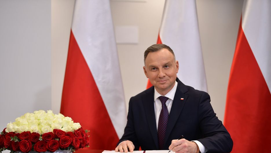 Siedlce, 30.03.2023. Prezydent RP Andrzej Duda podczas uroczystości podpisania Ustawy o Krajowej Sieci Onkologicznej, 30 bm. w Mazowieckim Szpitalu Wojewódzkim im. św. Jana Pawła II w Siedlcach. Ustawa o KSO zakłada poprawę organizacji systemu udzielania świadczeń opieki zdrowotnej w zakresie onkologii. (amb) PAP/Przemysław Piątkowski