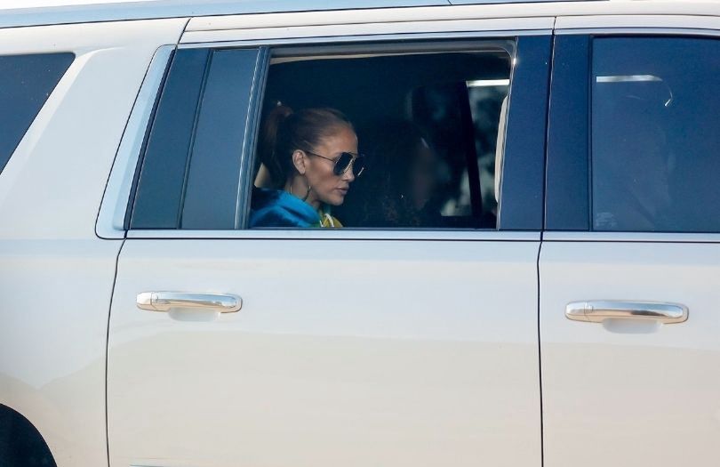 Jennifer Lopez zmierza do studia nagraniowego tym samym samochodem, którym wcześniej podróżował Ben Affleck