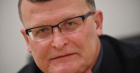 Koronawirus. Dr Grzesiowski: W tym tempie nie ma szans, żebyśmy dali radę