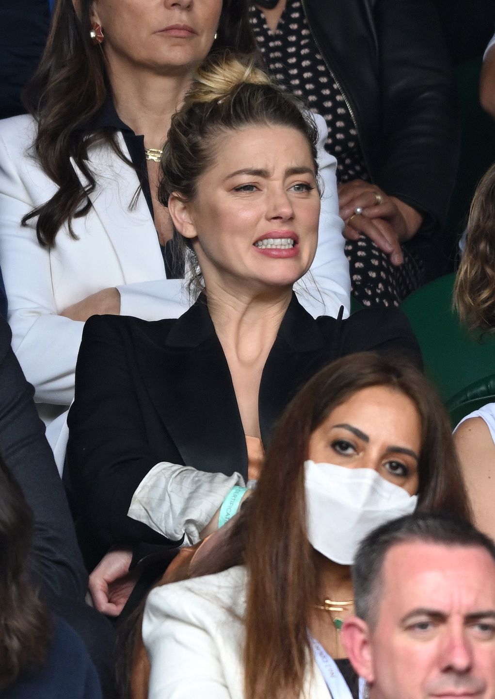 Amber Heard wciągała kokainę na sali sądowej?