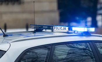 Pobicie policjanta. Był uderzany w głowę