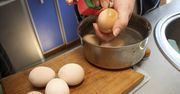 Ten szczegół decyduje o bezpieczeństwie jajek. Unikniesz zatrucia
