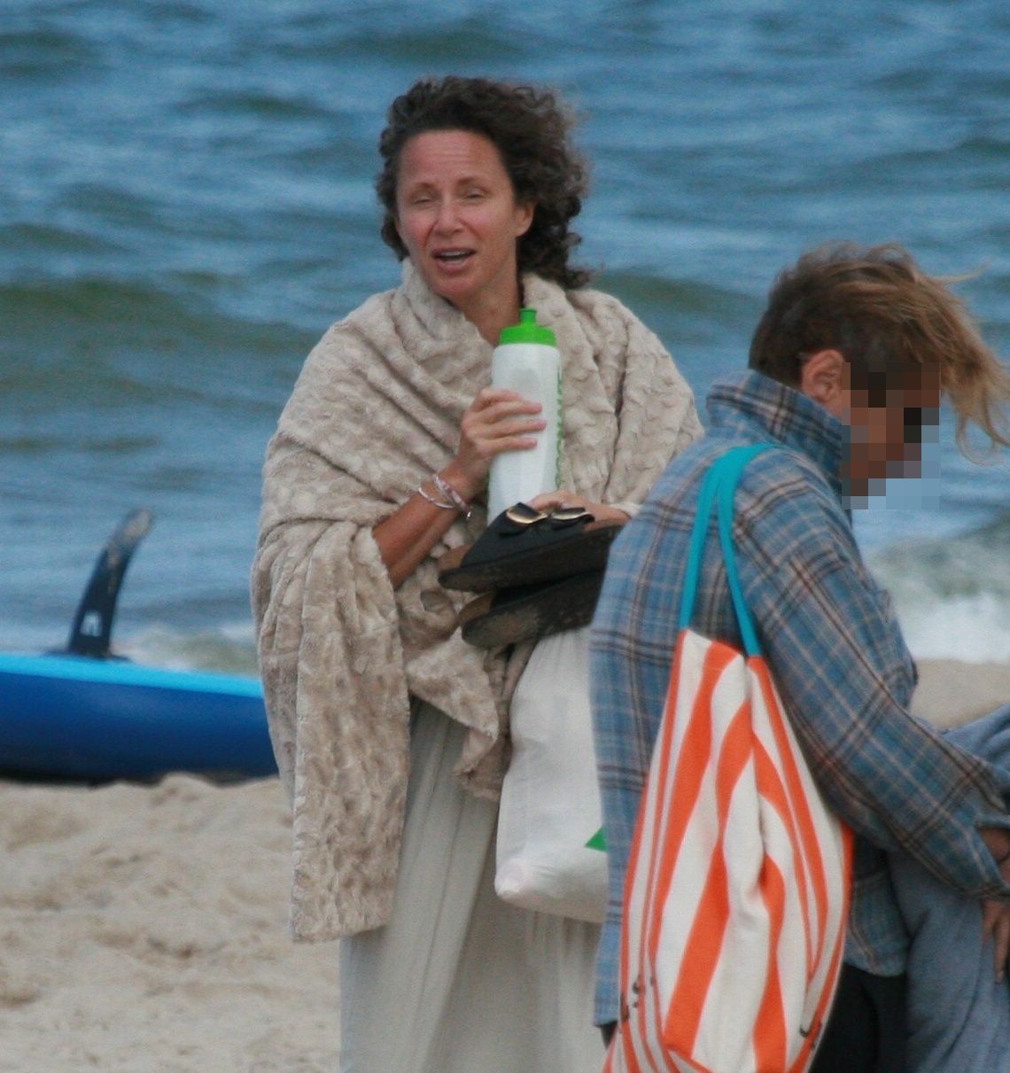 Monika Mrozowska dokazuje na plaży z nowym partnerem 