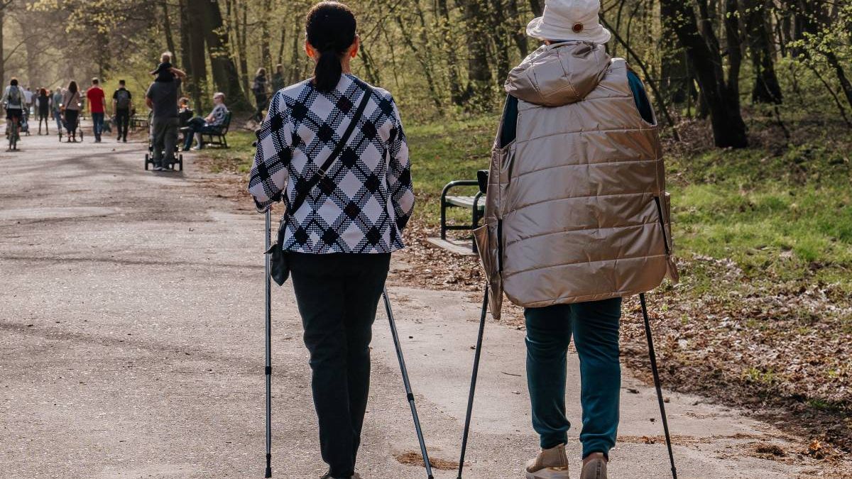 GUS: W 2025 roku wzrosła przeciętna długość życia