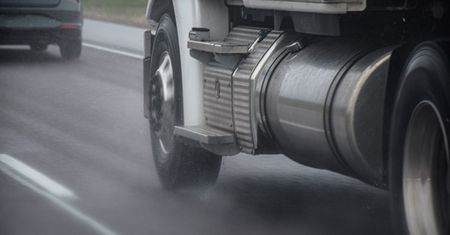Systemy pre-crash i automatyczne hamowanie – jak działają i co naprawdę robią?